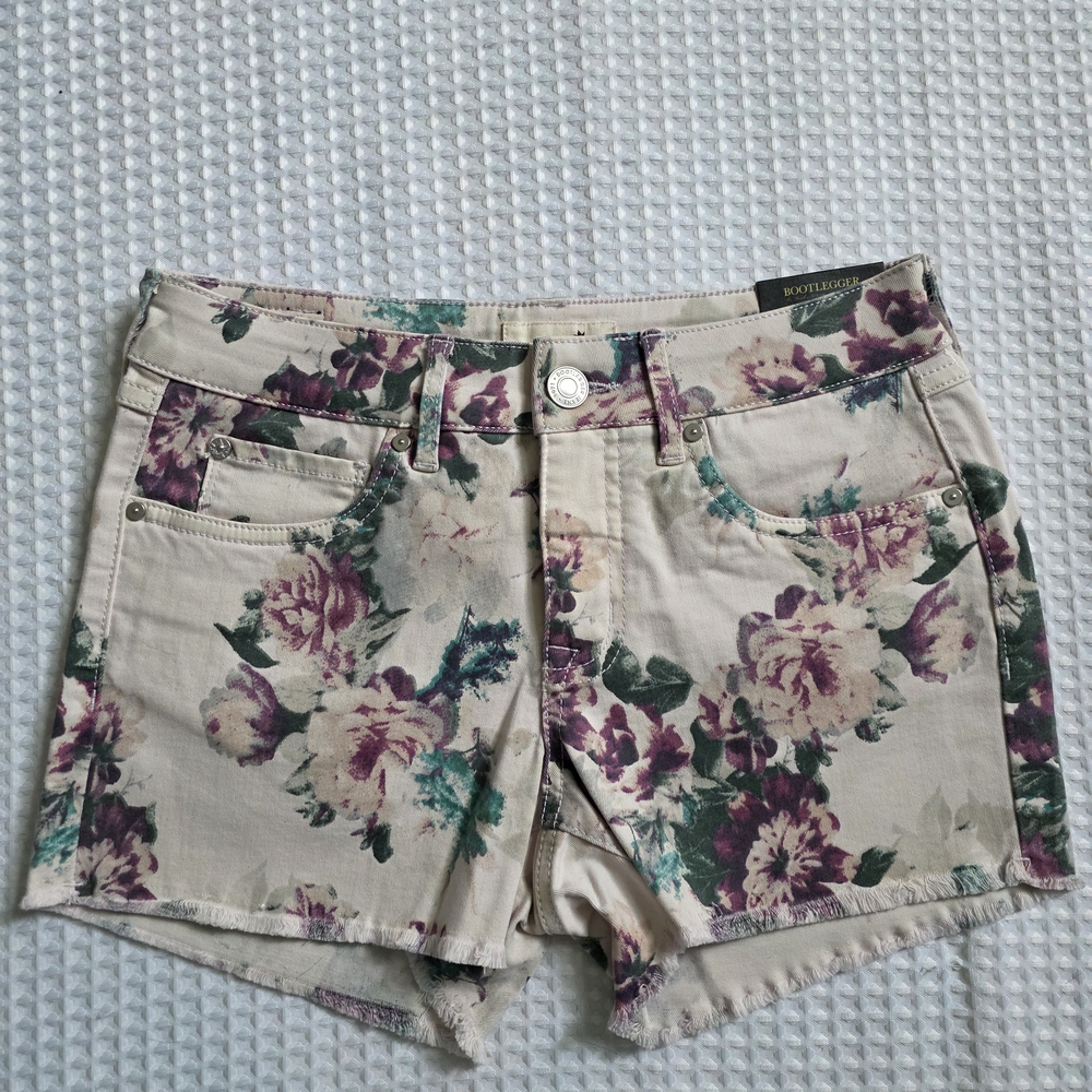 MIX & MATCH 5/25$ Frayed Jean Shorts with Relaxed Fit